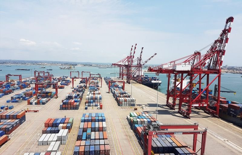 Terminal à conteneurs — approvisionnement international